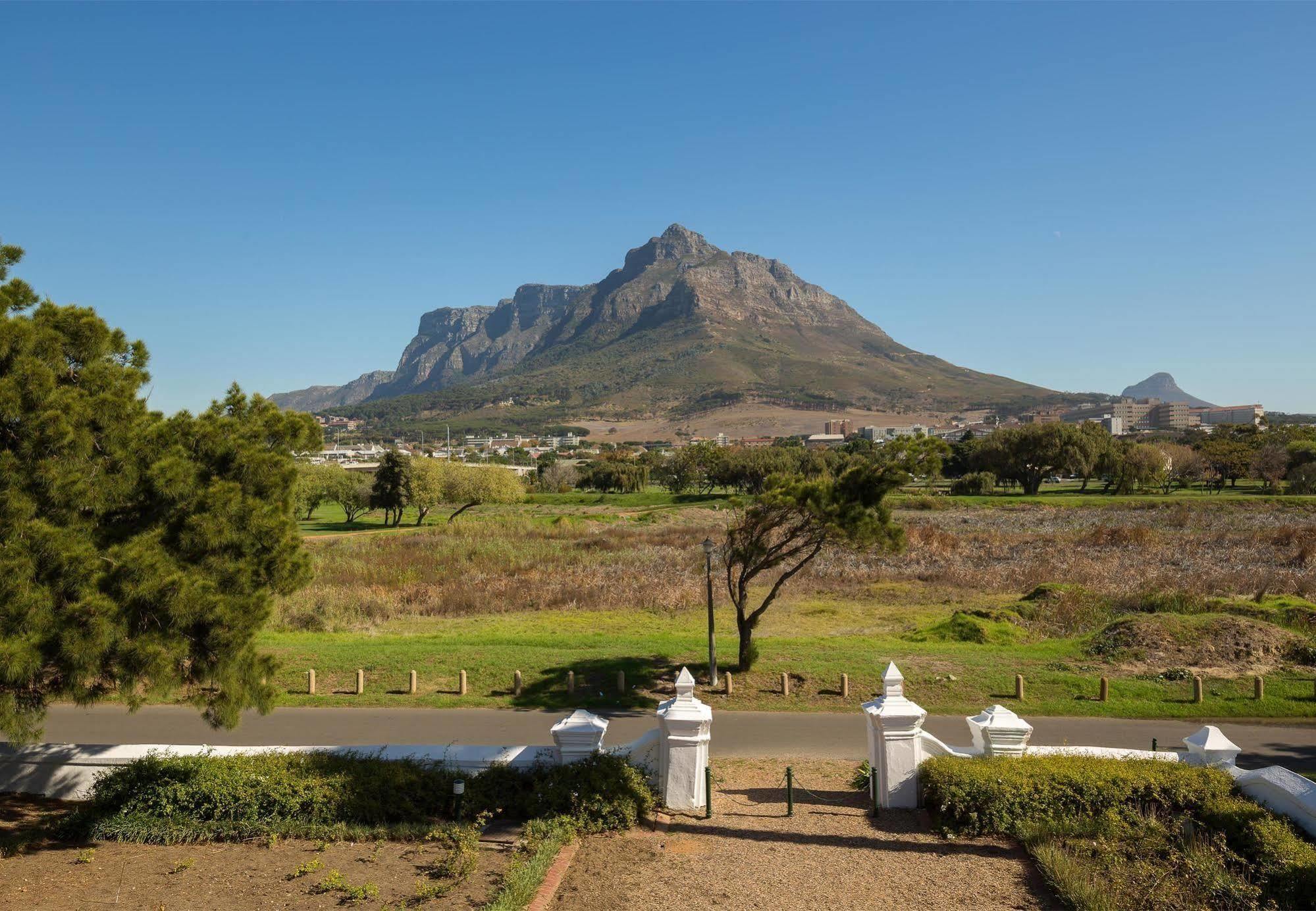 Protea Hotel By Marriott Cape Town Mowbray Esterno foto